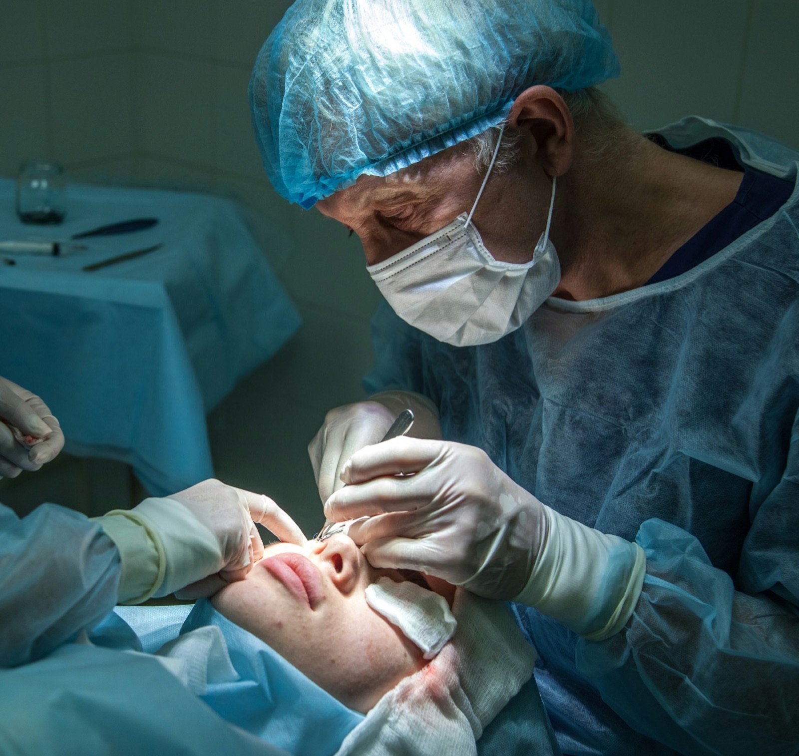 Microscopio chirurgico per valutazioni e trattamenti della cataratta